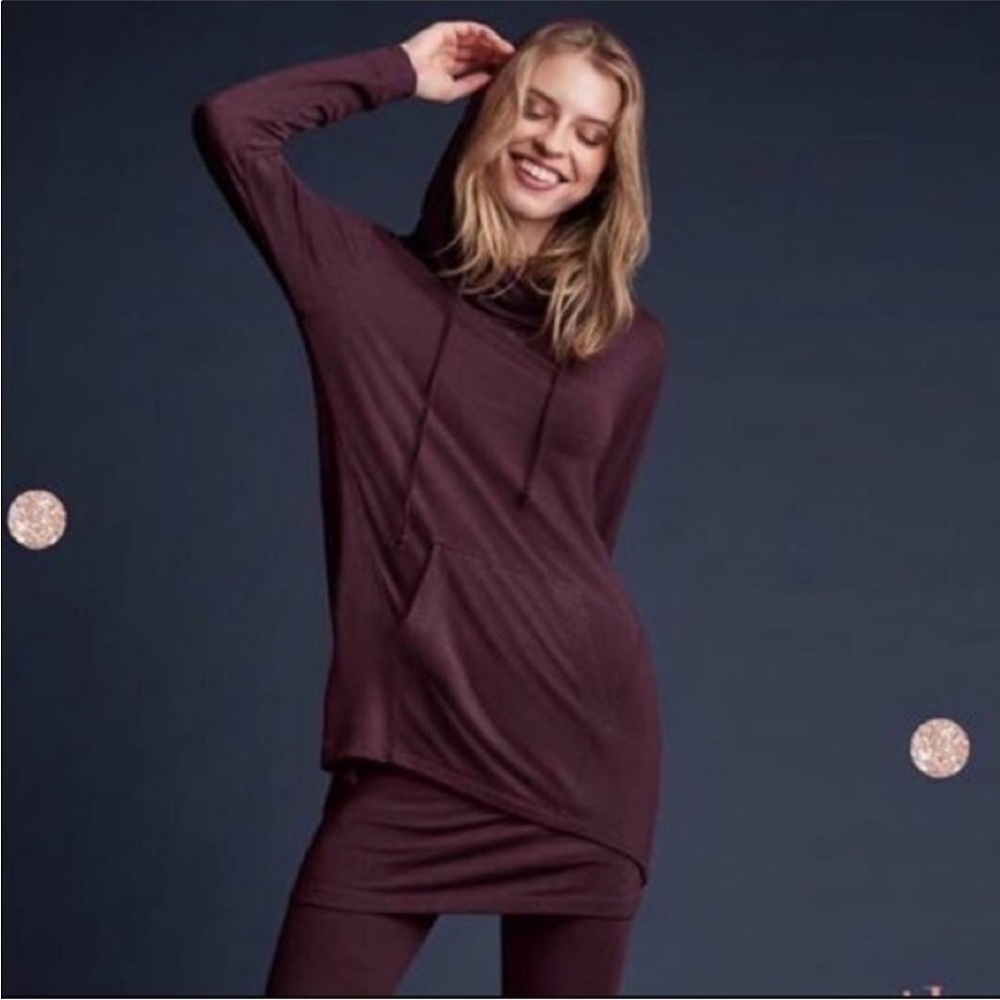 CAbi hype hoodie super soft garnet L